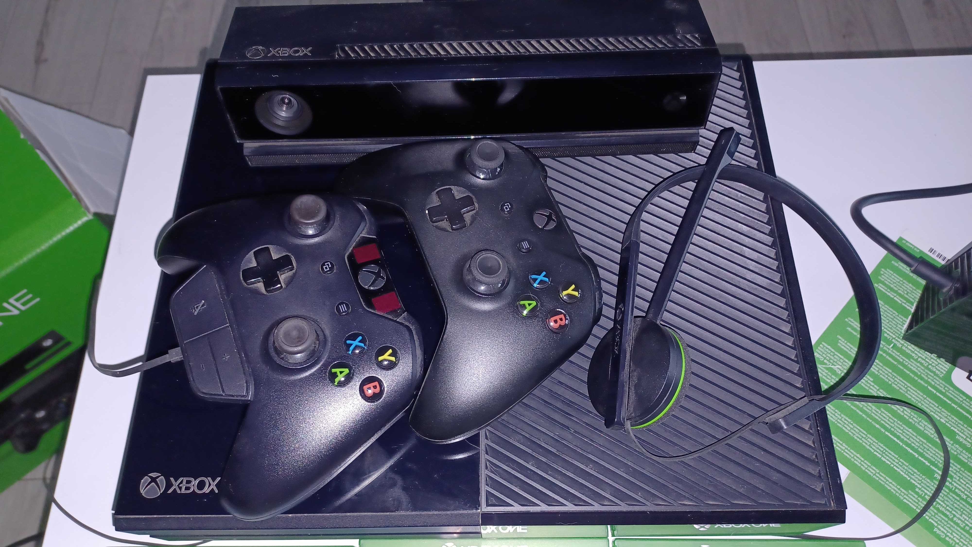 Xbox ONE 2 pady zasilacz 3 gry + gratis kinect, słuchawki z mikrofonem