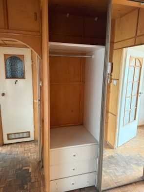 Szafa dwudrzwiowa z lustrami