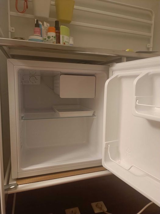 Frigorífico Mini Bar Kunft KMB9119 WH (45L) – Branco, como novo