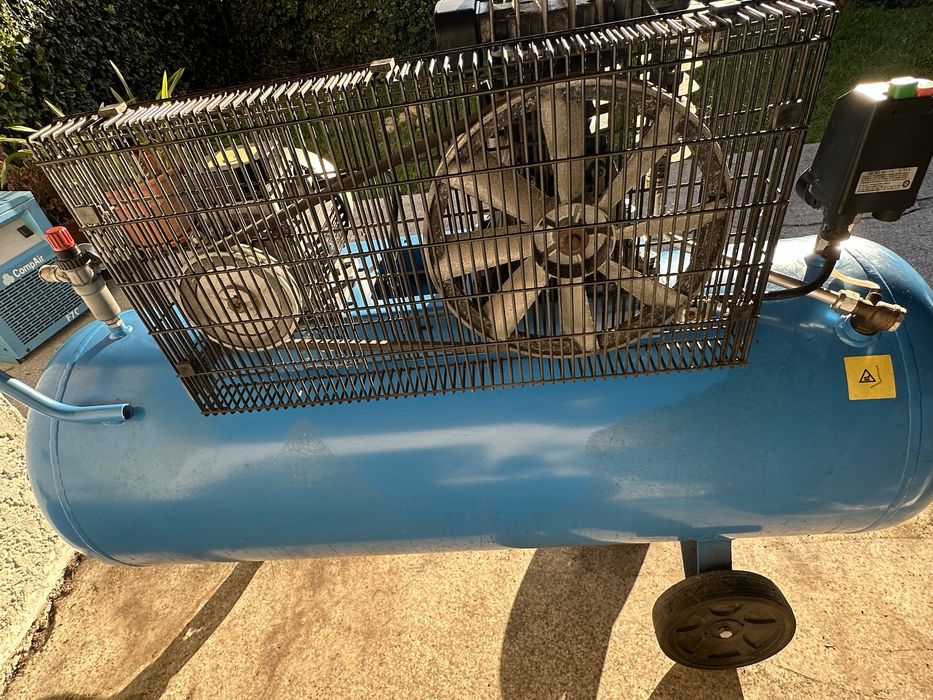 Compressor de Ar IES Correia Trifásico 200L