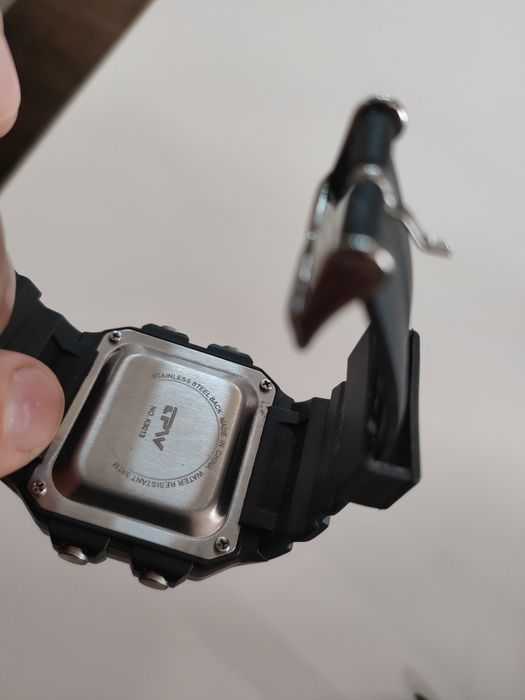 Zegarek elektroniczny wodoodporny 3 ATM.