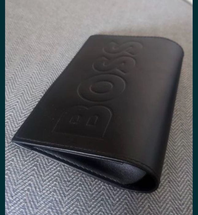 Boss, etui na okulary Boss - nowe wtui Hugo Boss