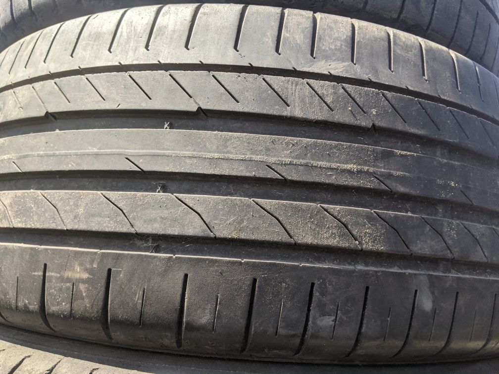 235/50R18 Continental