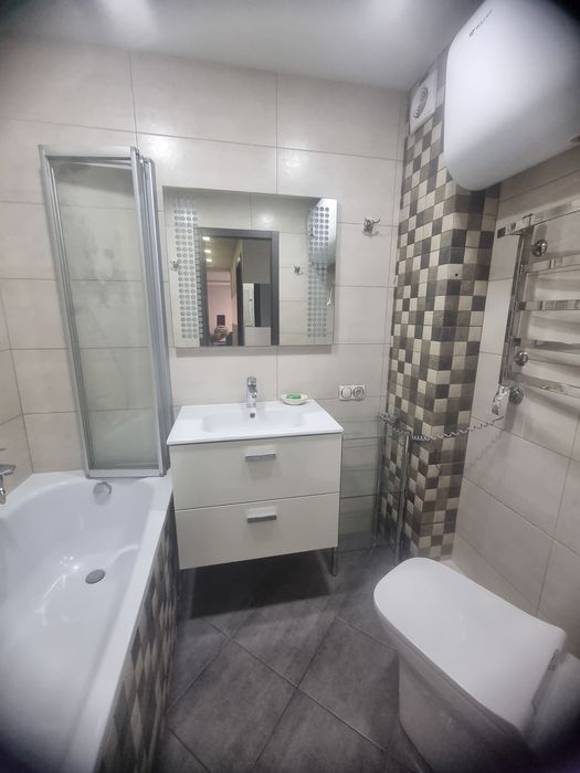 Шикарна 3к з ремонтом та  видом на Дніпро, Сонячна набережна.  ТОРГ!