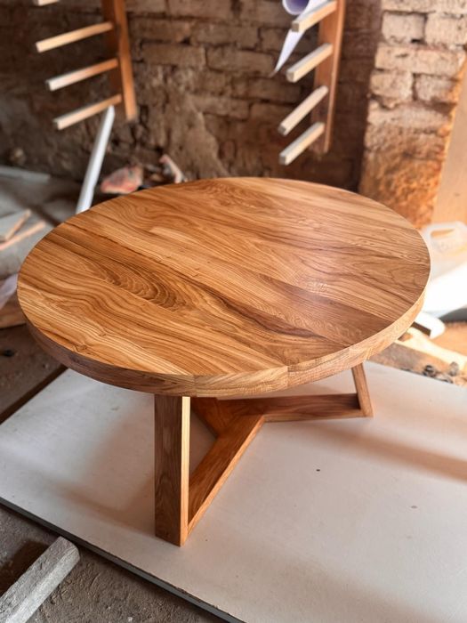 Stolik kawowy wykonany z drewna dębowego