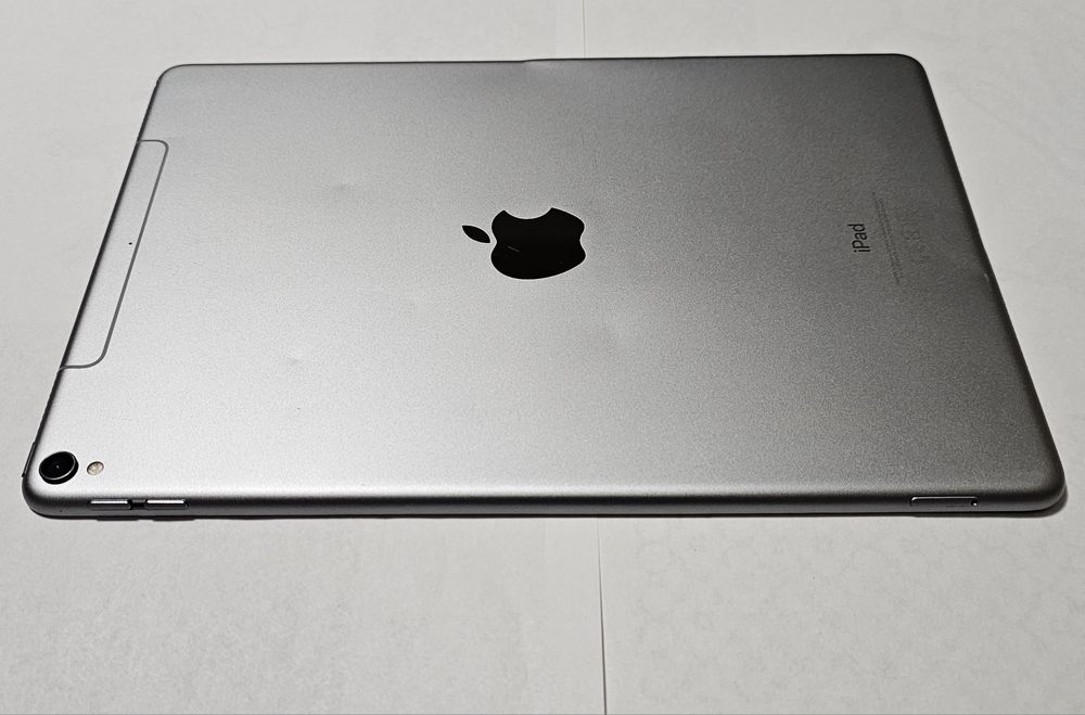 Під Відновлення Планшет Apple iPad Pro 10.5 A1709 64GB Disactivated