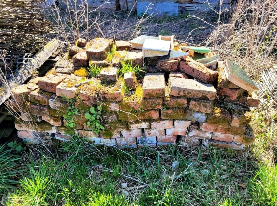 Cegla widoczna na zdjeciach