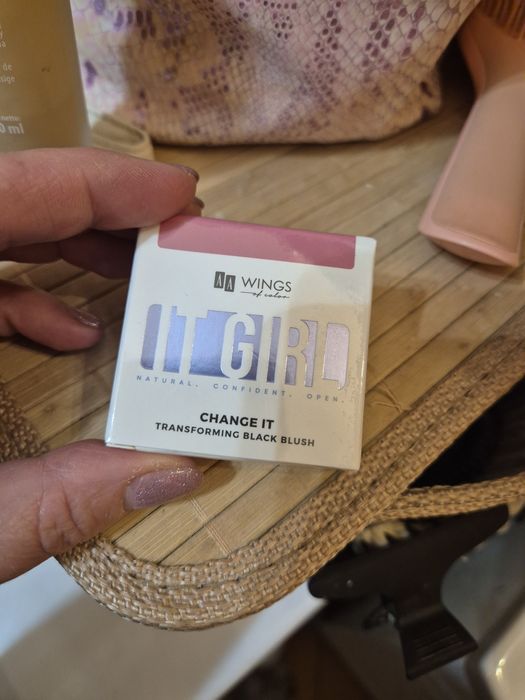 Czarny róż AA Wings nowy