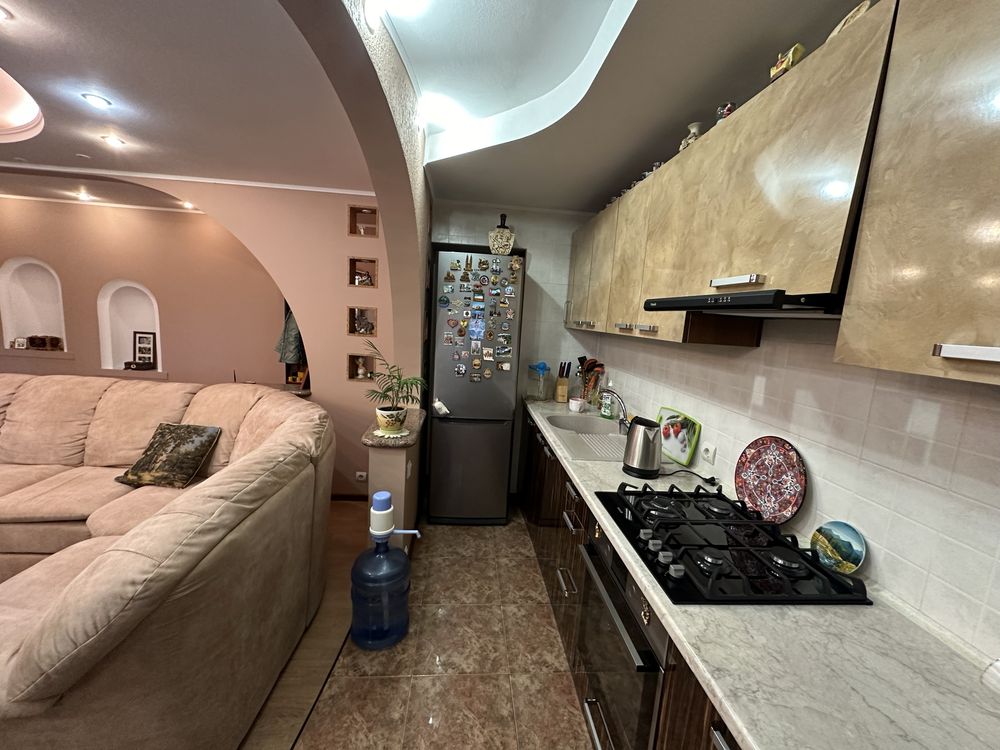 Продаж 3 кім. квартири у центрі, ремонт, меблі, АГВ