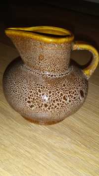 Porcelanowy dzbanek brązowy wazon wazonik z PRL tanio mały