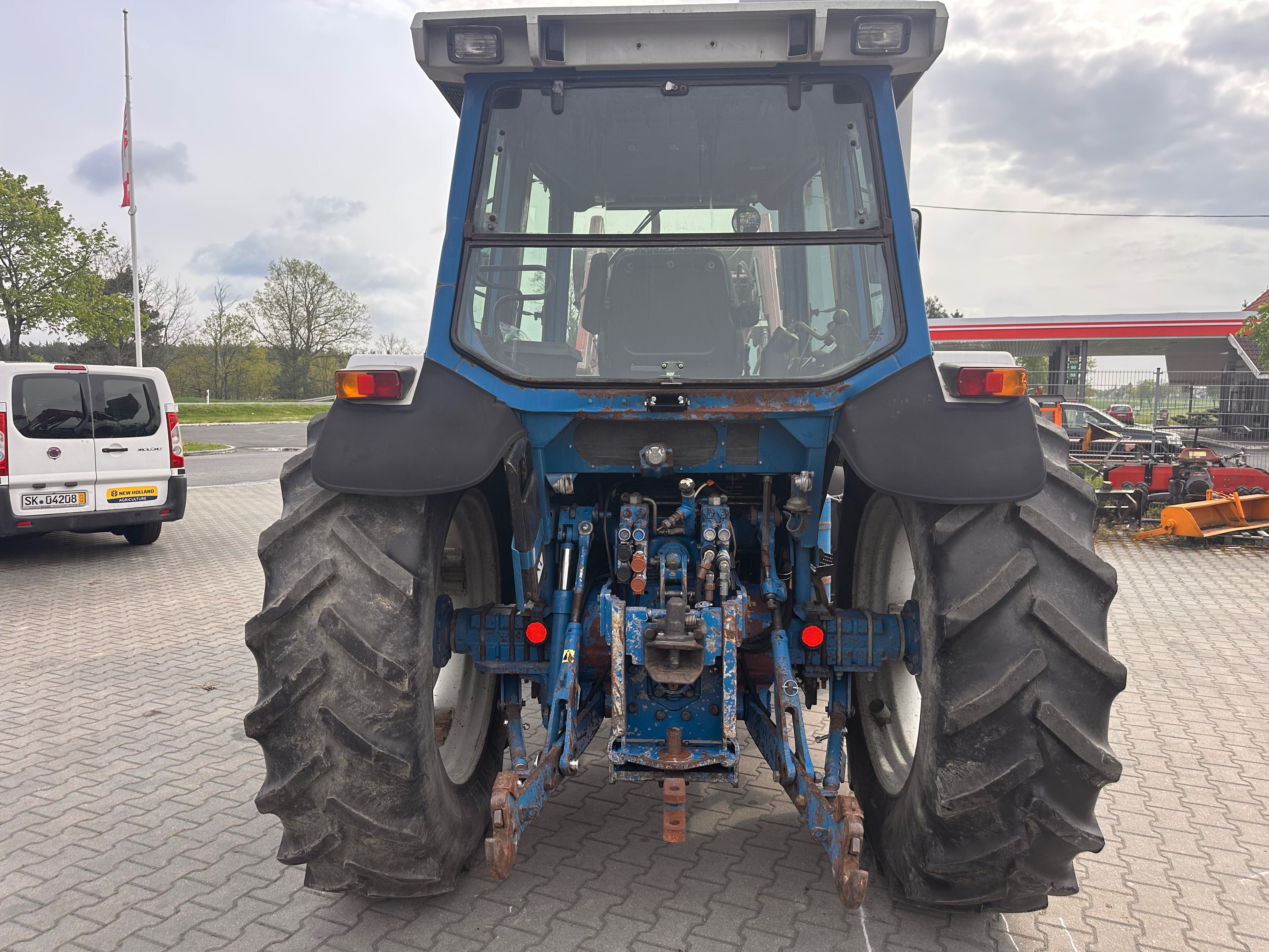 Ciągnik FORD 7810 z ładowaczem MAILLEUX
