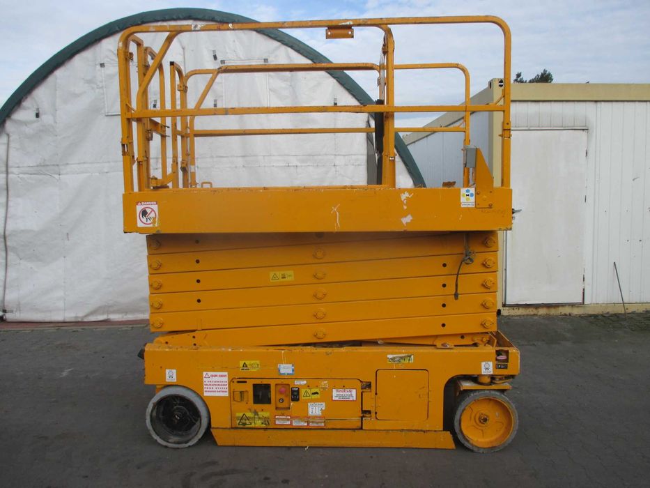 Podnośnik nożycowy zwyżka Genie GS4047 uszkodzony