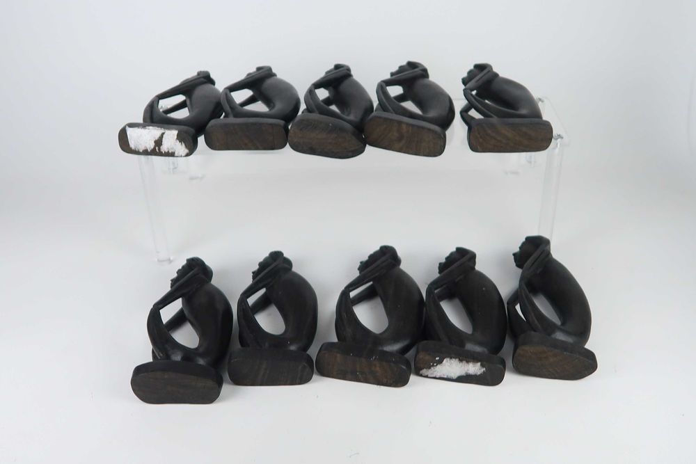 O Pensador Angolano - Escultura em madeira, CADA