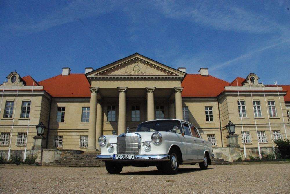 Auto do ślubu piękny Mercedes Skrzydlak klasyk zabytkowa limuzyna