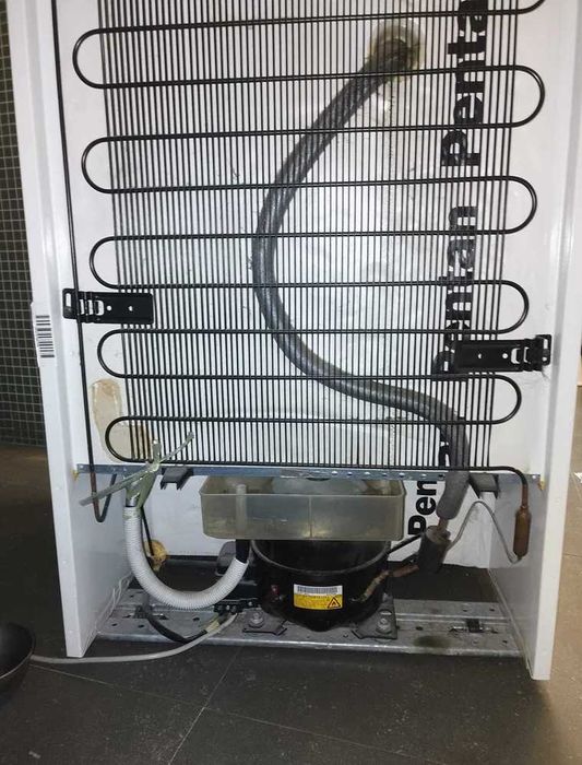 OFEREÇO a quem quiser arranjar _ BALAY no-frost semi-funcional