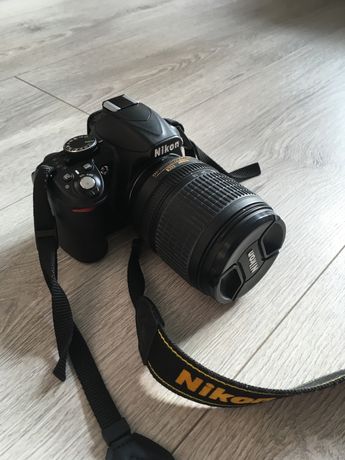 Nikon D3100 z obiektywem