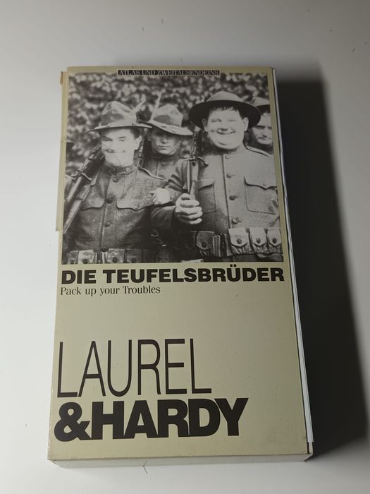 Laurel & Hardy: Pack Your Troubles64550291657858120