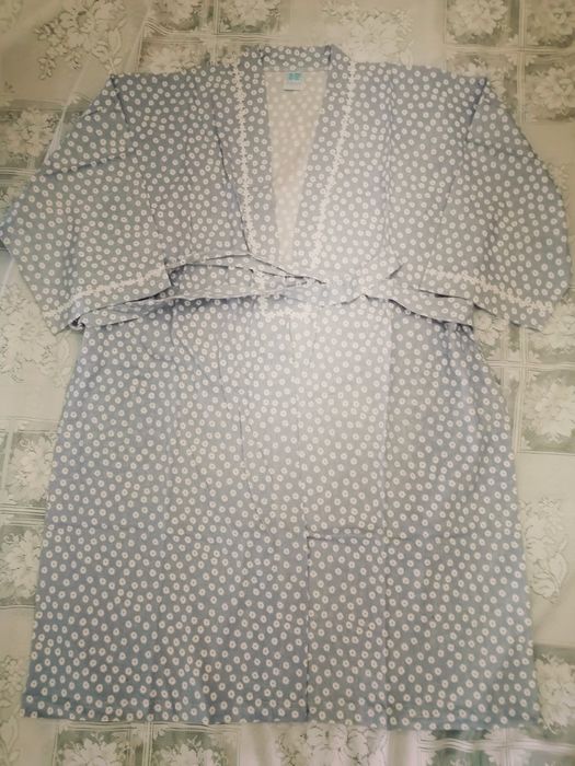 Camisas de noite e robes novos