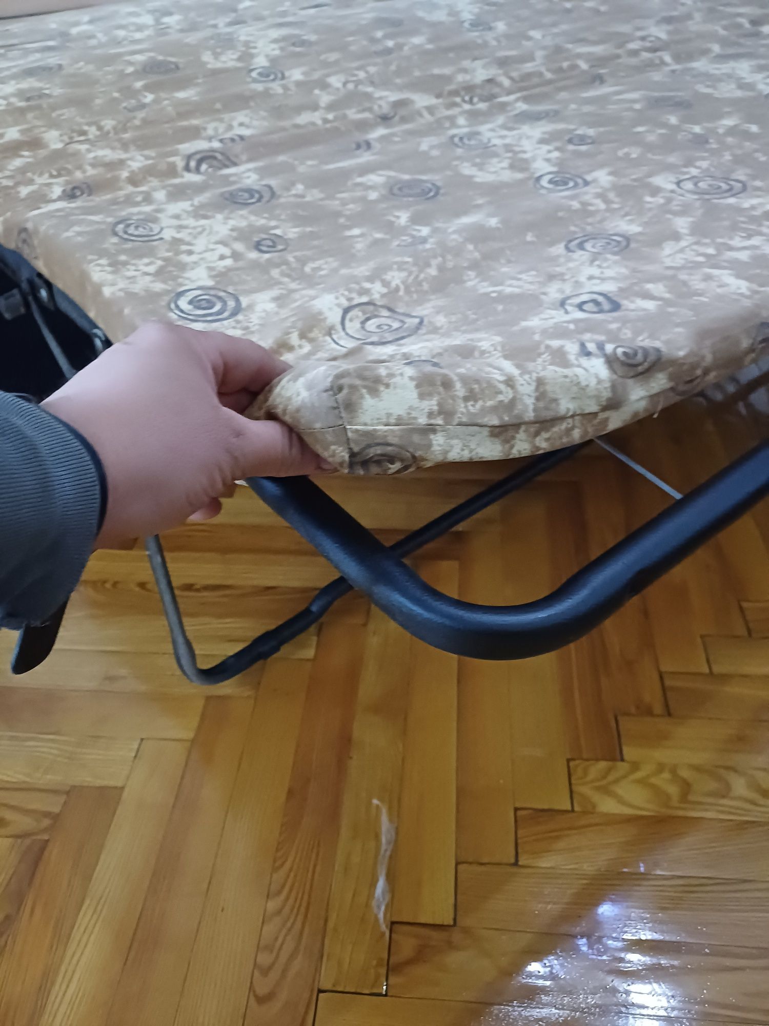 Продам два дивани
