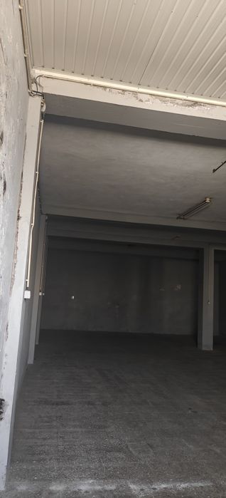 Partilho aluguer 87 m2 armazém