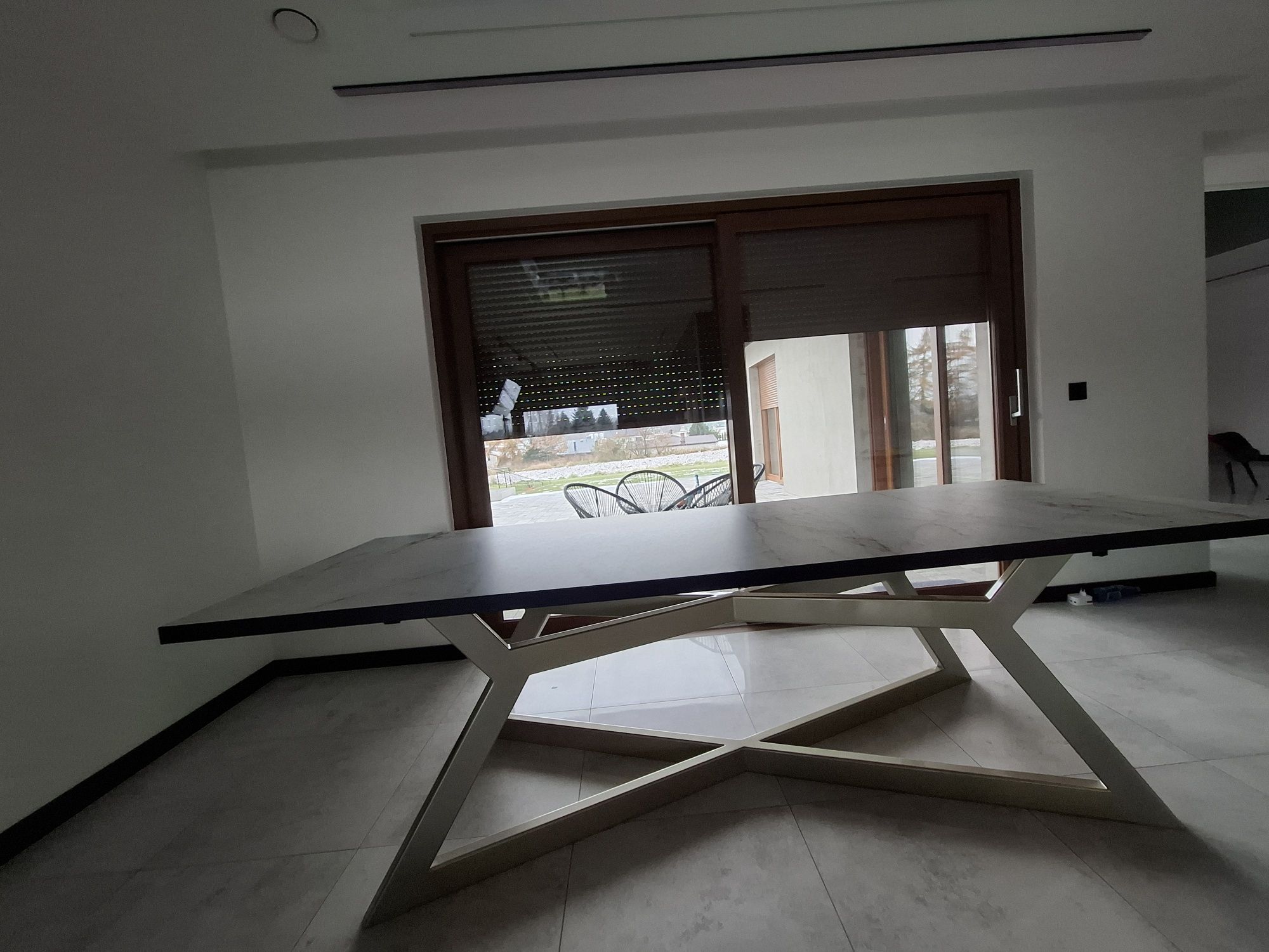 Nowy stół nowoczesny salon jadalnia kuchnia