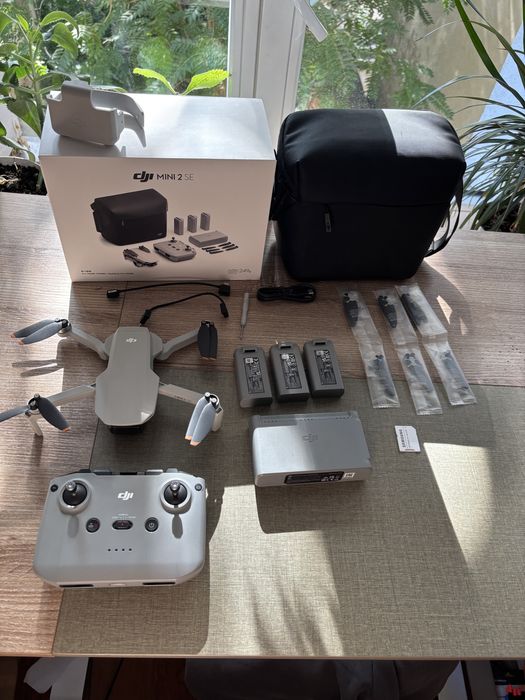 DJI Mini 2 SE Fly More Combo