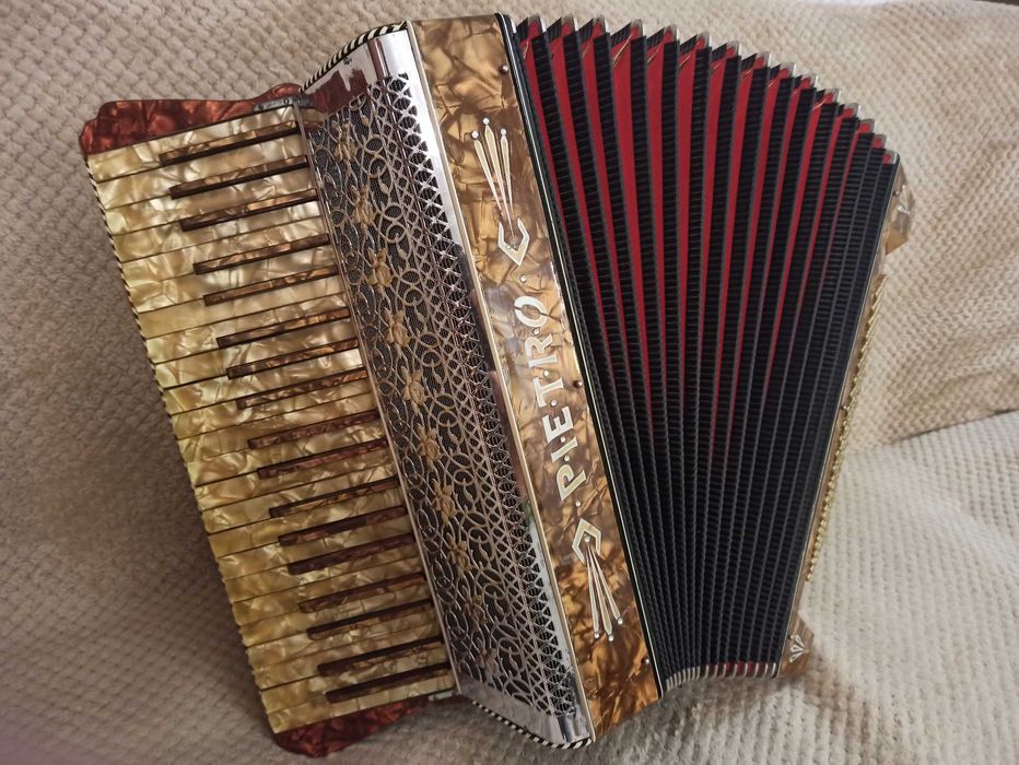 Akordeon Pietro - 3 chóry, 120 basów
