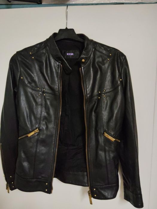 Fabuloso Blusão de Cabedal Preto de Senhora Versus Versage