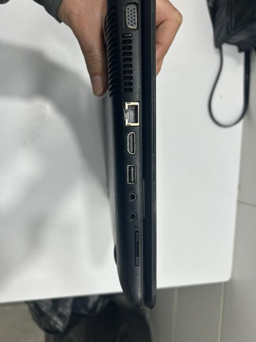 Vendo computador portátil compac com carregador