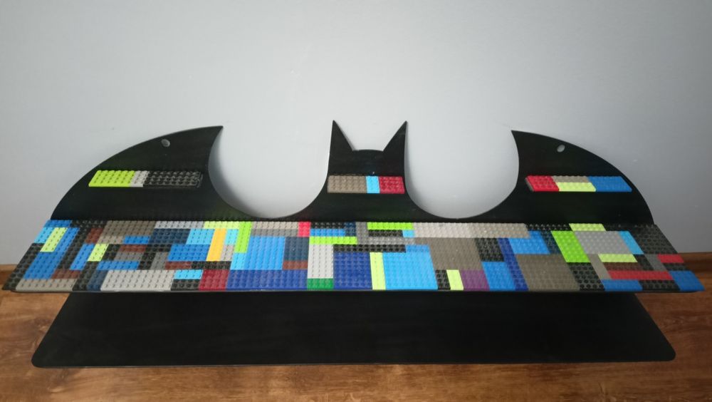 Duża półka aluminiowa Batman do ekspozycji minifigurek lego