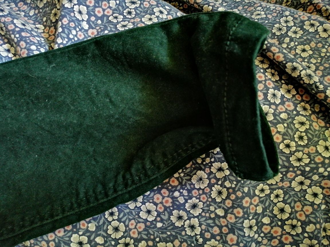 C&A ciemne zielone spodnie zwężane, miły materiał, XS