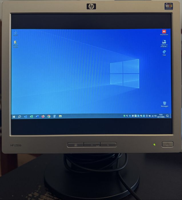 Monitor HP L1506, ideal para bastidor