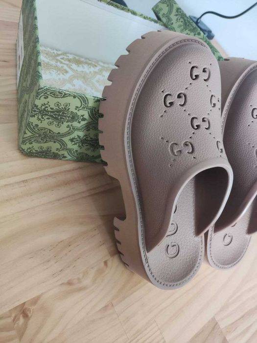 Gucci Buty, sandaly, Klapki od reki