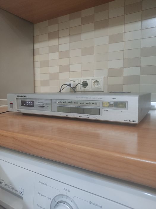 Тюнер Grundig T7200