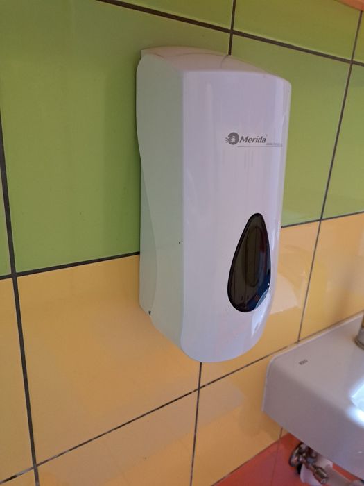 Dozownik do mydła w pianie firmy Merida