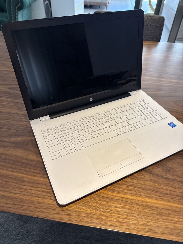 Portatil hp 64g.