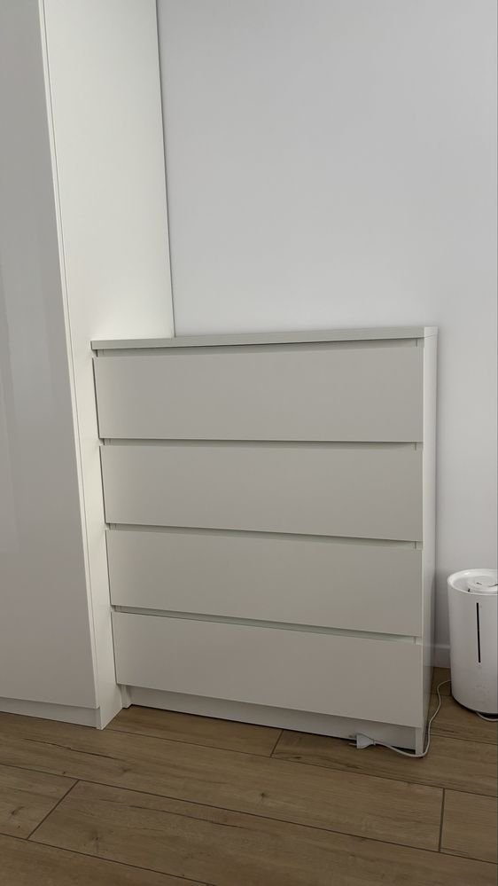 Biała komoda w idealnym stanie.