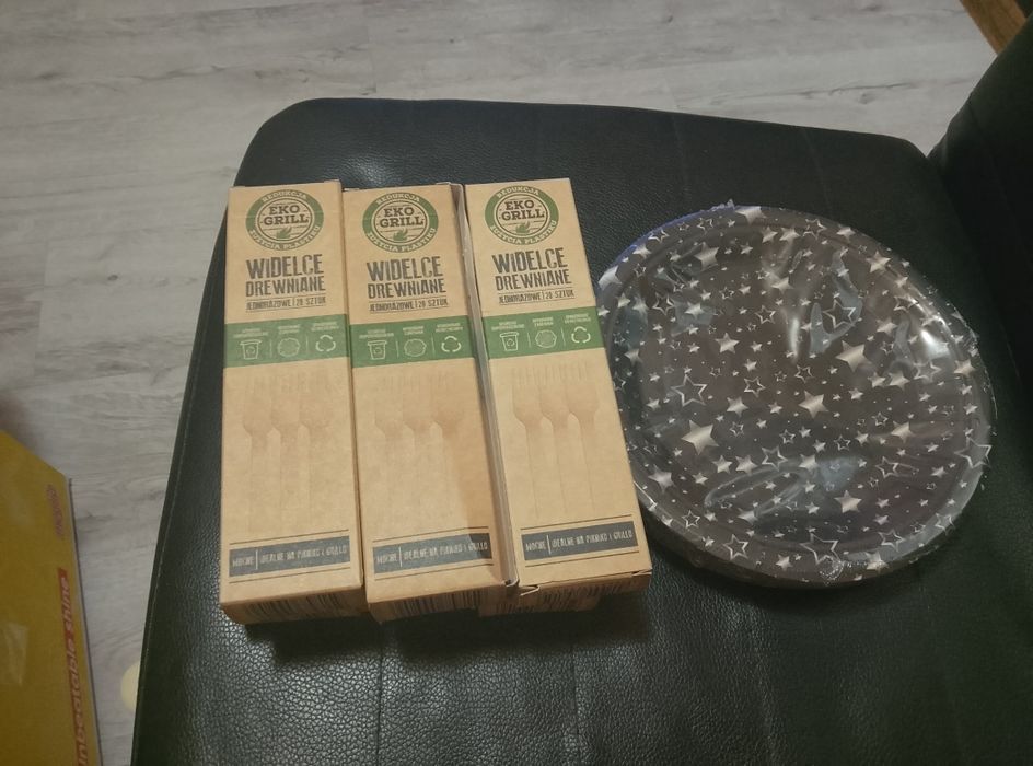 Zestaw grillowy 30 talerzyków i 80 sztuk widelcu do grilla