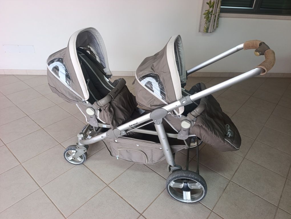 Carinho de bebê gêmeos Brevi
