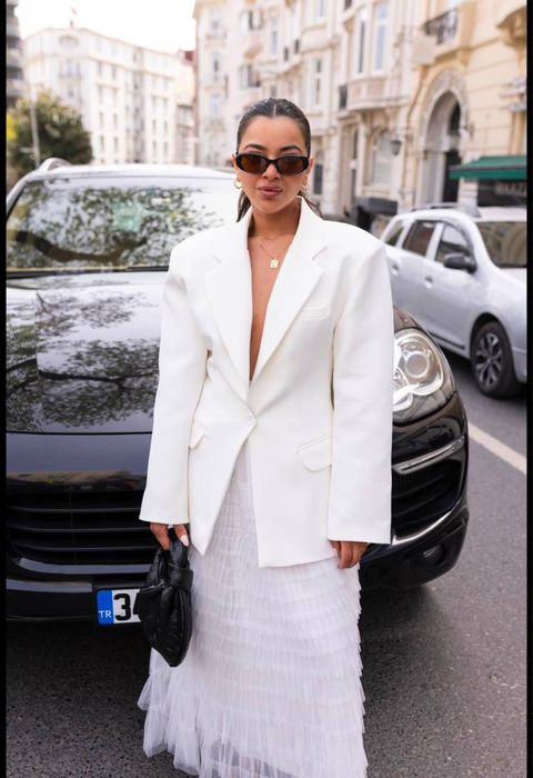 Приталений жіночий піджак — чорний / білий