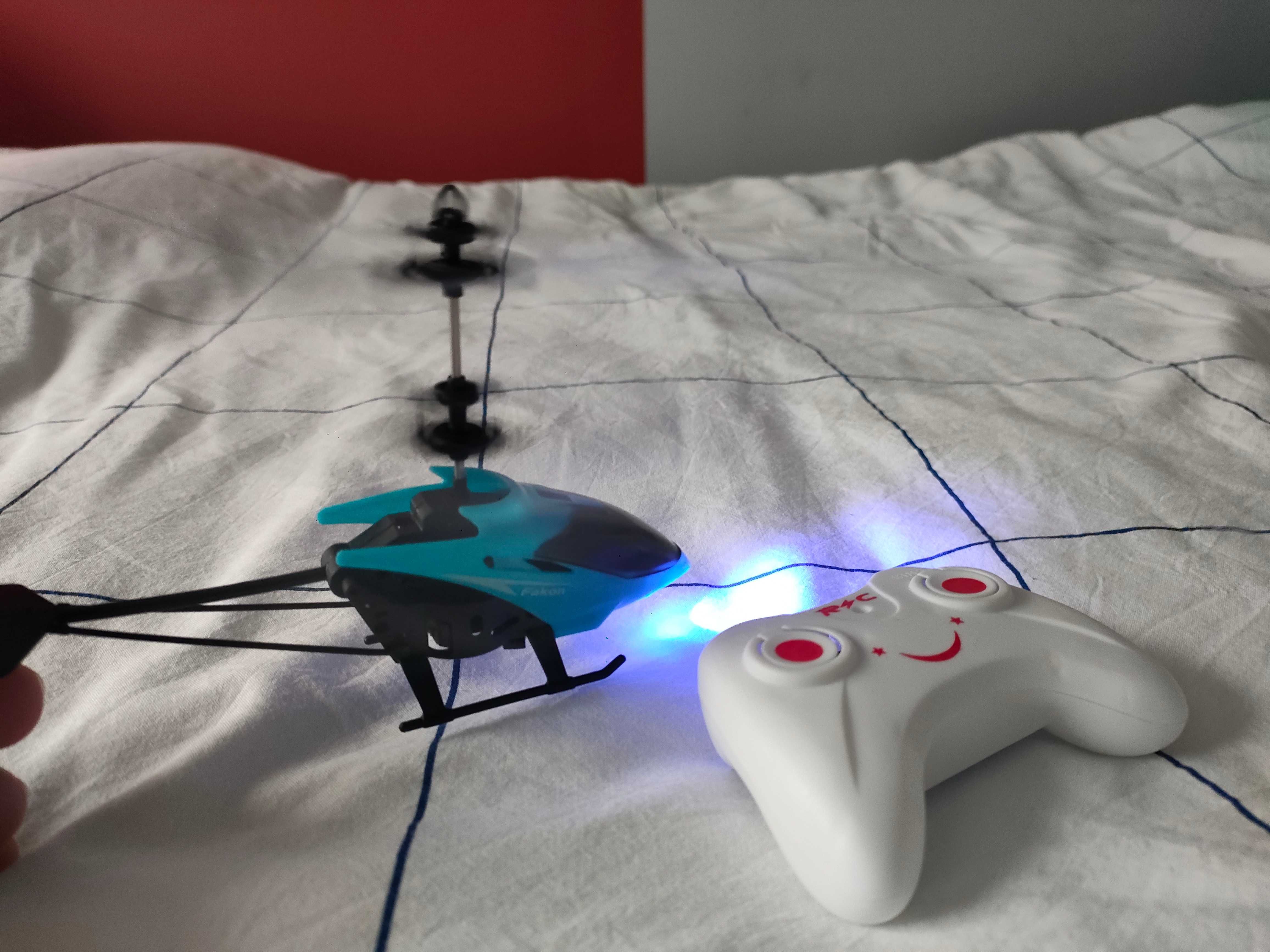 Helikopter zdalnie sterowany z pilotem