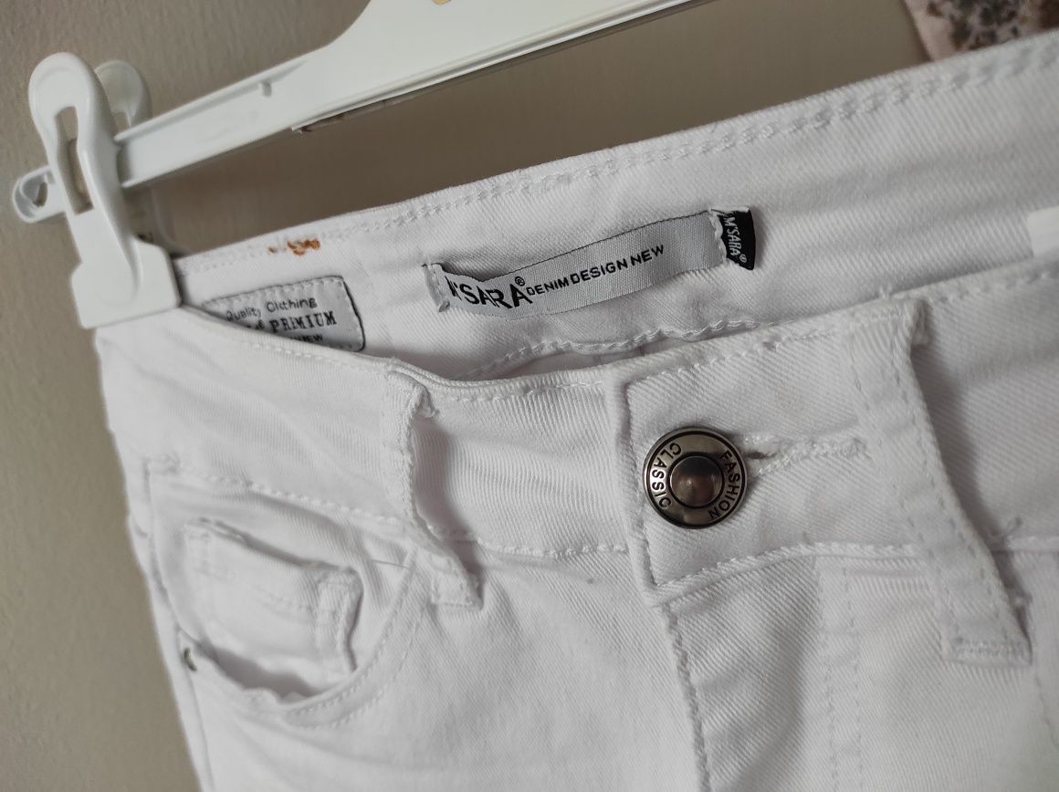 Białe spodnie jeansy rurki M.Sara XS damskie leviski premium