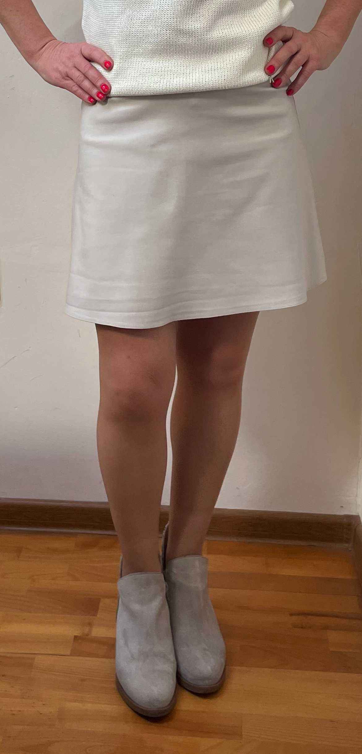 Śliczna beżowa wiosenna spódnica firmy Waggon Paris rozmiar XS