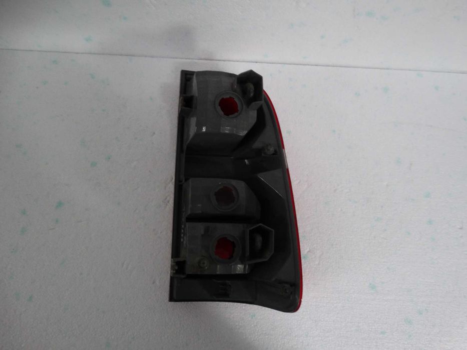 Lampa lewa tylna Toyota Hilux 12-