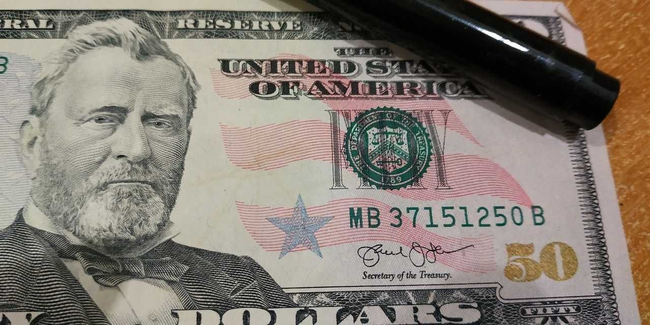 Проверка денежных банкнот с помощью маркера