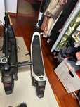 2 trotinetes eléctricas NIU com apenas um carregador