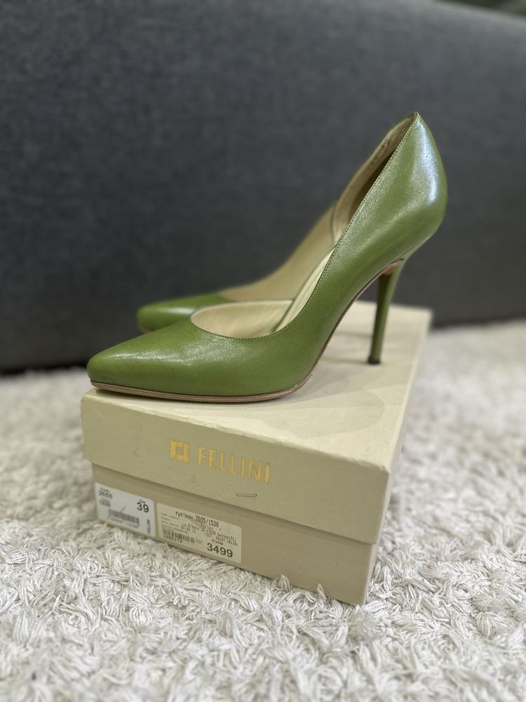 Туфлі зеленого кольору 39р (Італія)