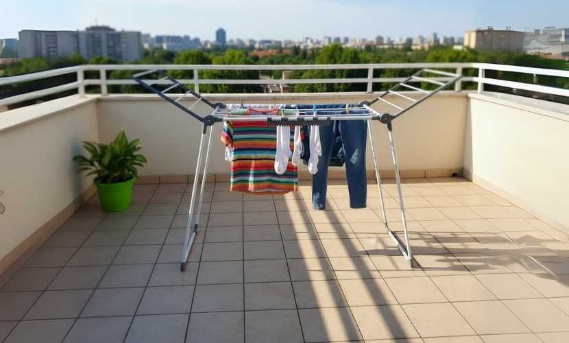 Duża suszarka na pranie ubrania składana balkonowa stabilna białoszara
