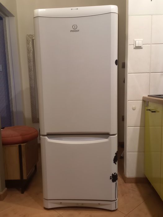 Lodówka Indesit 150 cm
