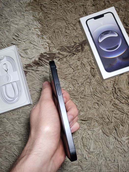 iPhone 16e 128Gb фізична sim + e-sim. Ще на гарантії